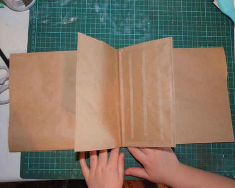 Album Journal Ideas, Diy Paper Bag Book, Scrapbook Album Cover, Scrapbook Albums Tutorial, Paper Bag Books, How To Make A Paper Bag, Smash Book Pages, Paper Bag Scrapbook, Paper Bag Album