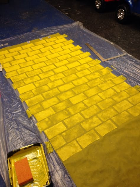 Yellow Brick Road... Used Smart-fab and Sponge Paint... Wizard of Oz Party Ideas That I Did Wizard Of Oz Party Ideas, Wizard Of Oz Play, Wizard Of Oz Halloween, Wizard Of Oz Decor, Wizard Of Oz Birthday Party, Homecoming Floats, Wizard Of Oz Theme, Wizard Of Oz Birthday, Sponge Paint