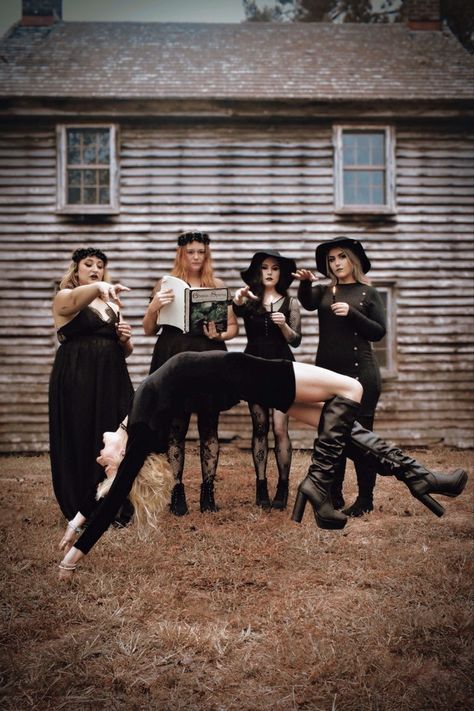 Diy Witch Photoshoot Props, Witches Coven Halloween, The Craft Photoshoot, Witch Coven Photoshoot Group, Halloween Witch Photoshoot Women, Witches Photoshoot Ideas, Family Witch Photoshoot, Exorcist Photoshoot, Mother Daughter Witch Photoshoot