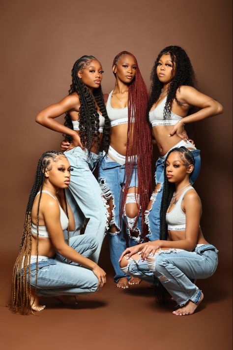 Black Best Friend Photoshoot Ideas, Hair Business Photoshoot Ideas Braids, Hair Braiding Photoshoot, Hair Braider Photoshoot, Loctician Photoshoot Ideas, Braiders Photoshoot Ideas, Braided Photoshoot Ideas, Photoshoot Ideas Hairstylist, Braider Photoshoot Ideas