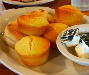 Cracker Barrel Cornbread Recipe, Cracker Barrel Corn Muffins Recipe, Cracker Barrel Sides, Copycat Cracker Barrel Corn Muffins, Cracker Barrel Biscuits Recipe, Cracker Barrel Cornbread Muffins, Copycat Restaurant Recipes Breakfast, Cracker Barrel Biscuit Recipe, Cracker Barrel Corn Muffins