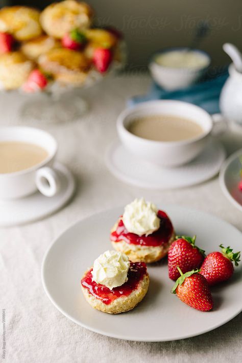 Homemade Still, Cornish Cream Tea, Tea Homemade, British Cake, English Scones, English Afternoon Tea, Food Shots, Berry Tea, Fruit Strawberry