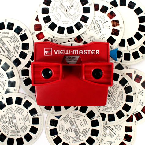 The View-master could transport you anywhere via a collection of image wheels. Remembered as one of the best toys of all time, even adults loved them! 70s Toys, Old School Toys, Retro Items, View Master, Vintage Memory, Childhood Toys, Oui Oui, 90s Kids, Retro Toys