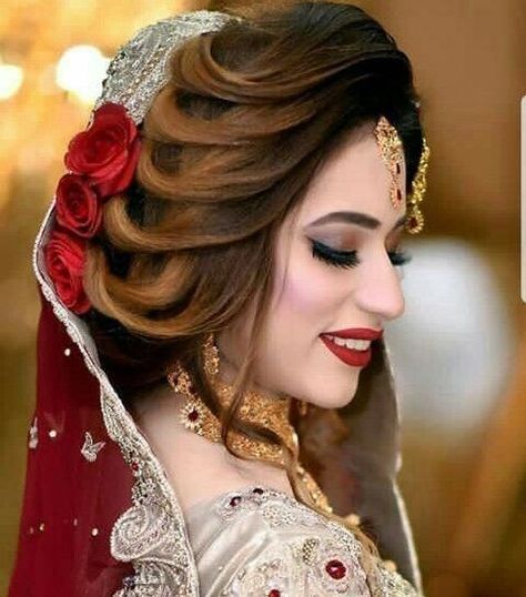 Wedding Hairstyles Pakistani Bride Hairstyle, Smudged Liner, Liquid Cat, Natural Dramatic, Pakistani Bridal Hairstyles, Eyeshadow Matte, Bridal Hairstyle Indian Wedding, Bridal Mehndi Dresses, Pakistani Bridal Makeup