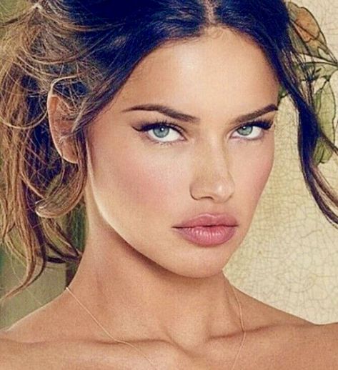 Adriana Lima Face, Adriana Lima Style, Adriana Lima Young, Lovely Eyes, Foto Ideas Instagram, Adriana Lima, Jennifer Lawrence, Beauty Face, Beautiful Eyes