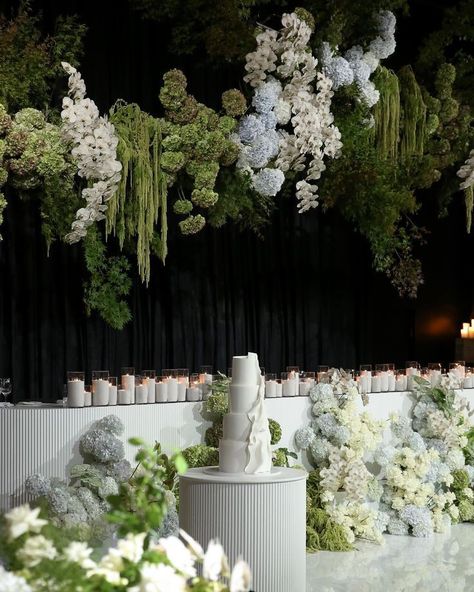 Green Hydrangea Wedding, Contemporary Wedding Flowers, Floating Candles Wedding, Hydrangeas Wedding, Bridal Table, Bali Wedding, Greece Wedding, Neutral Wedding, Floral Arrangements Wedding