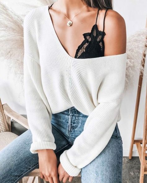 How To Style A Lace Bralette - DIY Darlin' Dressy Winter, Outfits Cold, Bralette Outfit, Outfits Dressy, Pullover Mode, Loose Fashion, Stil Inspiration, Style Winter, Cute Winter Outfits