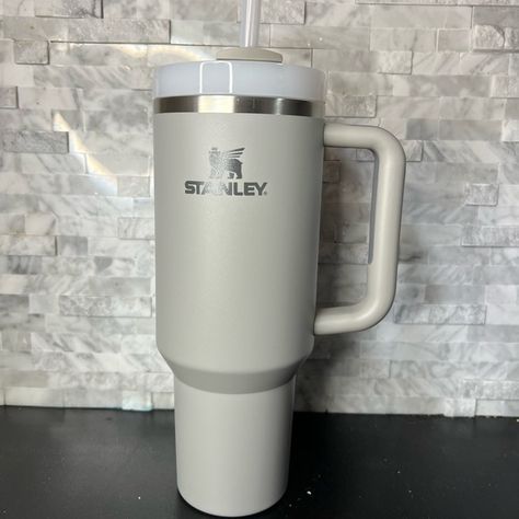 Brand new 40oz Flint 2.0 Stanley! Grey Stanley, Stanley Cup Aesthetic, Cup Aesthetic, Stanley Cups, Bday Gifts, Cute Cups, Stanley Cup, Dad Birthday, Mug Cup