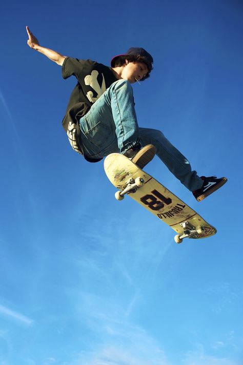 Skateboard Aesthetic, Skateboard Photography, Surfing Photos, Learn Photo Editing, Human Poses Reference, Photo Pose For Man, Skateboarder, Indie Pop, Human Poses