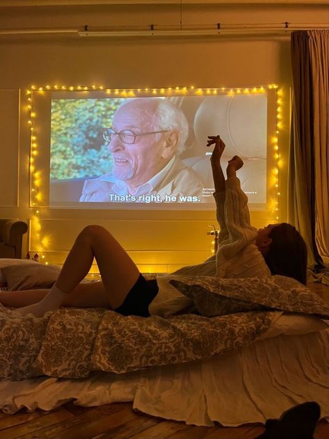 Cinema At Home, Projector In Bedroom, Peaky Blinders Poster, Night Film, Flat Decor, At Home Movie Theater, About Time Movie, Home Cinemas, Movie Theater