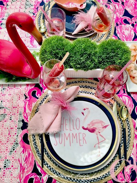 Flamingo Tablescape, Storefront Ideas, Flamingle Party, Tablescapes Summer, Summer Tablescapes, Lilly Pulitzer Inspired, Outdoor Dinnerware, Luau Theme, Flamingo Birthday