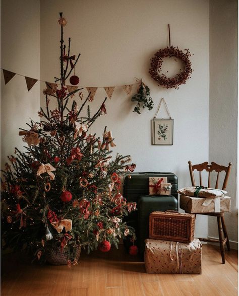 Holiday Jam, Christmas Interiors, Christmas Inspo, Old World Christmas, December 13, Noel Christmas, Merry Little Christmas, Christmas Mood, Christmas Aesthetic