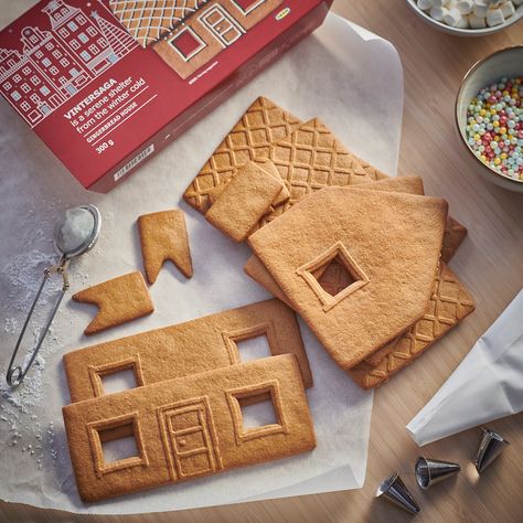 Swedish Christmas Food, Gingerbread House Kit, Gingerbread Dough, Gingerbread House Kits, Ikea Food, Classic French Dishes, Swedish Christmas, God Mat, Swedish Recipes