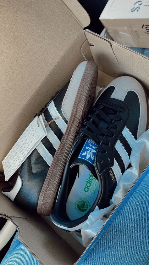 Adidas Samba Vegan, Samba Vegan, Aesthetic Phone Organization, Yung Beef, Streetwear Lookbook, Looks Adidas, Samba Outfit, Shoe Wishlist, Prada Nylon