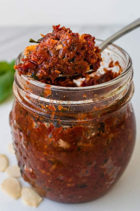 Pesto With Walnuts Recipes, Make Sun Dried Tomatoes, Sun Dried Tomato Pesto, Italian American Food, Sundried Tomato Pesto, Paleo Appetizers, Italian Diet, Dried Peppers, Homemade Condiments