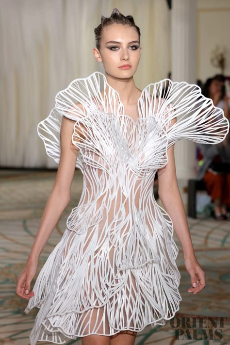 Runway Gowns, Iris Van Herpen, Tony Ward, African Traditional Dresses, Fashion Designing, Glam Dresses, Fashion Design Clothes, School Fashion, Couture Dresses