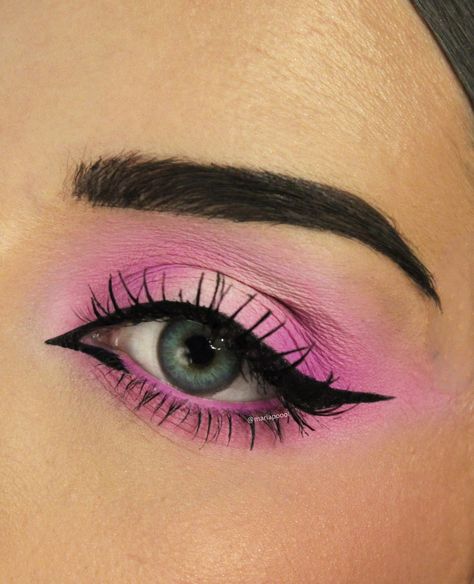 #barbie #barbiethemovie #makeup Gothic Barbie Makeup, Barbie Contour, Batman Makeup, Blue Contact Lenses, Epic Ink Liner, Dewy Foundation, Baked Blush, Brow Pen, Barbie Makeup