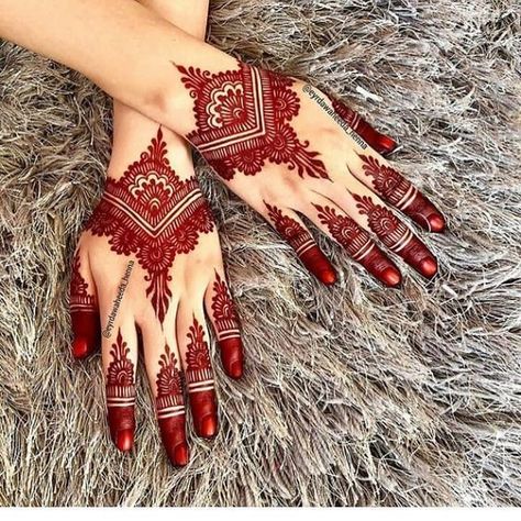 Inai Pengantin, Tato Henna, Mehndi Designs 2018, Bridal Mehendi Designs Hands, Henna Art Designs, Modern Mehndi Designs, Pretty Henna Designs, Beautiful Henna Designs, Circle Mehndi Designs