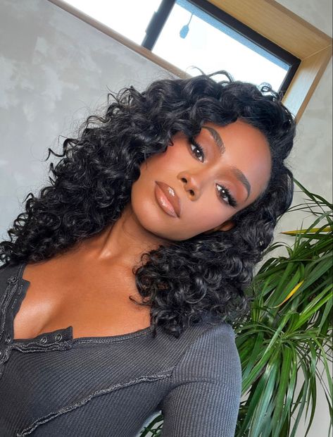 Shannon Thornton, Brown Skin Makeup, Natural Curls Hairstyles, Face Card, Dark Skin Women, Ethereal Beauty, Love Hair, Afro Hairstyles, Curled Hairstyles