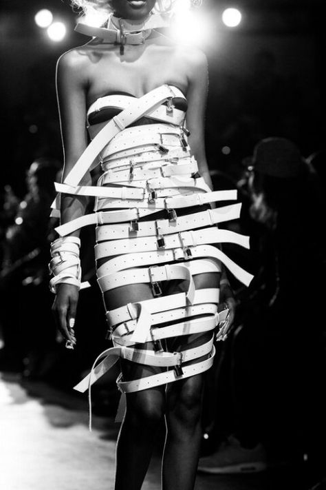 Belt dress at The Blonds The Blonds, Crazy Dresses, Bloc Party, Weird Fashion, Futuristic Fashion, Ropa Diy, Fashion Project, Fashion Victim, Herve Leger