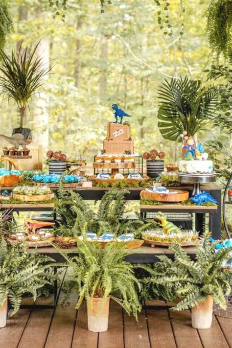 Dinosaur Party Table, Dinosaurs Birthday Party, Dinosaurs Birthday, Dinosaur Birthday Theme, Dinosaur Photo, Dinosaur Themed Birthday Party, Garden Cakes, Dessert Table Decor, Birthday Table