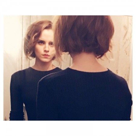 Emma Watson has a new short hairstyle for the end of the year. Photo: Instagram Emma Watson Bob, Modern Bob Hairstyles, Celebrity Bobs, Emma Watson Style, Celebrity Haircuts, Short Haircut Styles, 2015 Hairstyles, Long Pixie, Chic Hairstyles