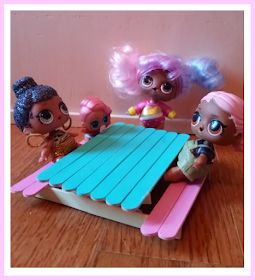 What I Love Today : DIY L.O.L Doll Furniture out of Popsicle Sticks Diy Lol Doll Furniture, Lol Crafts, Diy Lol Doll House, Diy Doll House Furniture, Popsicle Stick Crafts House, Lol Doll, Girls Dollhouse, Popsicle Crafts, Doll Furniture Diy