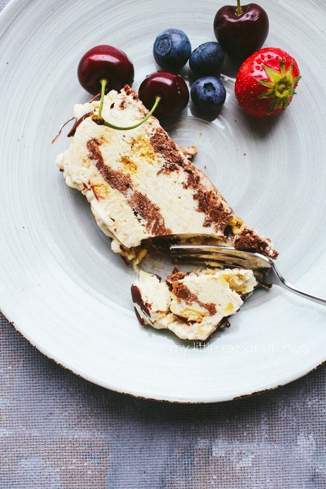 Chocolate, hazelnut and crushed meringue ice cream terrine Meringue Ice Cream, Terrine Recipe, Christmas Ice Cream, Xmas Recipes, Ice Cream Cake Recipe, Ice Cream Mixture, Greek Cooking, Frozen Yoghurt, No Churn Ice Cream