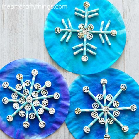 Holidays are approaching, and kids are getting wiggly! Sounds like a perfect time to get creative! Try one (or more!) of these easy-to-do winter crafts. Crafts For Middle Schoolers, Coffee Filters Snowflakes, Easy Winter Crafts, Winter Crafts Preschool, Fun Winter Crafts, Snowflake Craft, Winter Activities For Kids, Middle Schoolers, Winter Crafts For Kids