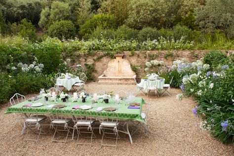 French Fountains, French Country Garden, French Style Homes, Garden Girls, French Cottage, French Garden, Outdoor Dining Area, Rustic Gardens, Country Gardening