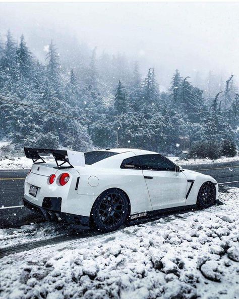 Gtr Photo, Car Wallpaper Gtr R34, Gtr R35 Aesthetic, Gtr R34 Skyline Aesthetic, Skyline R35, Nissan Skyline R35, Gtr R35 Landscape, Nissan Gtr Wallpapers, Gtr Car