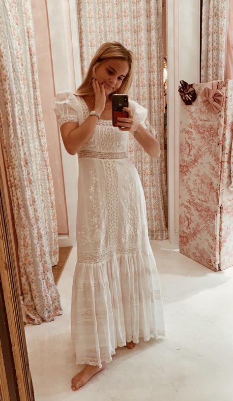 Southern Preppy Aesthetic, Southern Belle Aesthetic, Southern Style Outfits, Fancy White Dress, Pretty White Dresses, Southern Outfits, Preppy Southern, Bridal Shower Dress, Grad Dresses