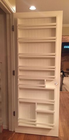 Design Seed, Kitchen Storage Hacks, Apartment Storage, Diy Pantry, Kitchen Pantry Design, Diy Kitchen Storage, Kitchen Upgrades, Creative Storage, Pantry Design