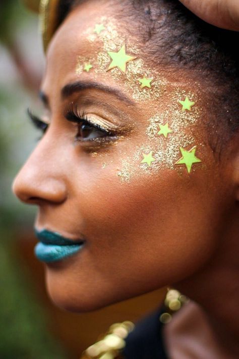 Glitter Carnaval, Make Com Glitter, Make Carnaval, Style 2023, Face Paint, Carnival Face Paint, Carnival, Glitter, Makeup