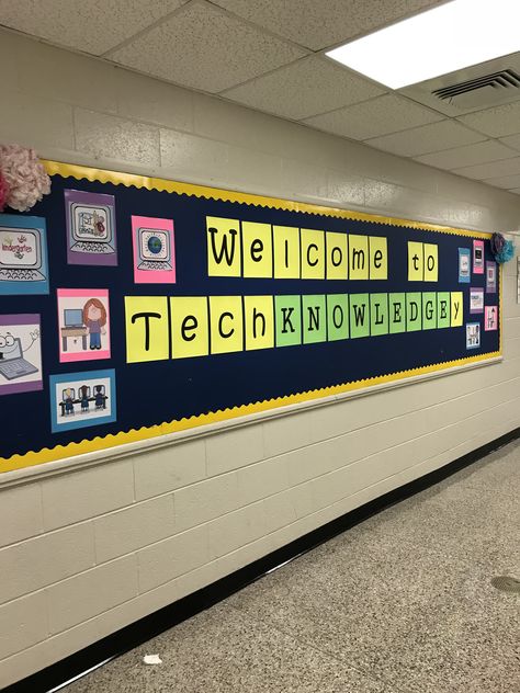 Back to School Technology Special 2018 School Innovation Ideas, Computer Lab Setup, Technology Theme Decoration, School Technology Room Decor, Technology Decorations Classroom, High School Computer Classroom Decor, Computer Science Classroom Decorations, Computer Room School, Computer Teacher Classroom