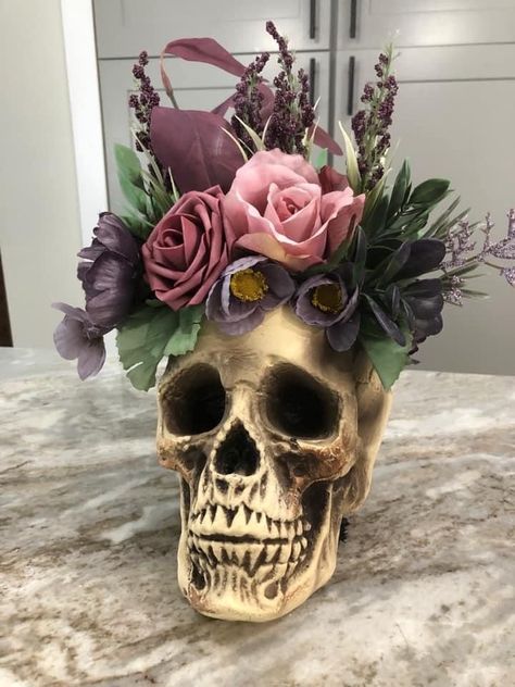 Moldes Halloween, Halloween Centerpiece, Adornos Halloween, Halloween Crafts Decorations, Fall Halloween Crafts, Halloween Diy Crafts, Skull Decor, Pink Halloween, Fall Halloween Decor