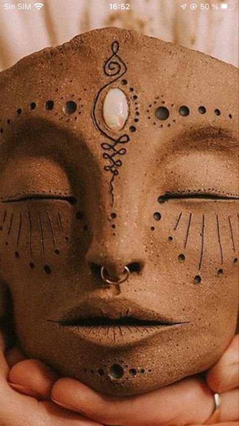 Ceramics Mask Ideas, Kiln Gods Ceramics, Clay Mask Ideas Art Ceramic Sculptures, Ceramic Masks Ideas Faces, Pottery Masks Clay Faces, Ceramic Masks Ideas Easy, Sculpture Clay Easy, Terracotta Air Dry Clay Ideas, Alien Pottery