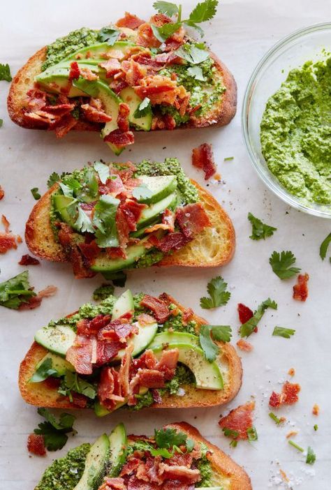 Green Harissa Tartines with Bacon and Avocado Green Harissa, Avocado Appetizer, Tasty Appetizers, Savory Tarts, Whats Gaby Cooking, Healthy Appetizer Recipes, Appetizer Ideas, Brunch Dishes, Healthy Comfort Food