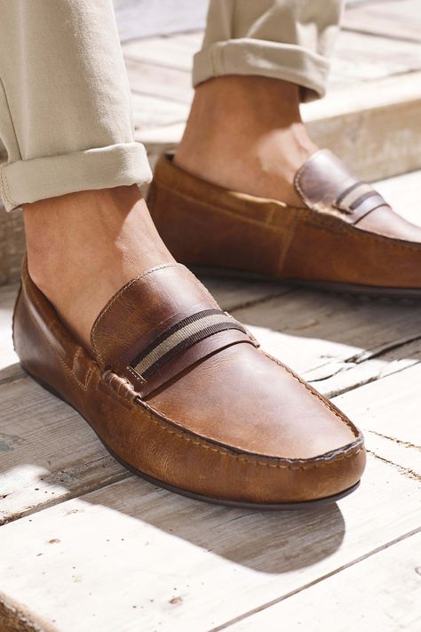 Casual Leather Loafers, Men’s Loafers, Mens Loafers Outfit, Brown Loafers For Men, Style Chunky Sneakers, Brown Loafers Men, Shoes For 2023, Shoes With Shorts, Loafers Outfits