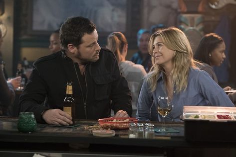 Grey's Anatomy: 12 Meredith and Alex Friendship Moments That Will Warm Your Heart Alex And Meredith, Greys Anatomy Alex, Watch Greys Anatomy, Justin Chambers, Greys Anatomy Episodes, Alex Karev, Grays Anatomy Tv, Roseanne Barr, Greys Anatomy Cast