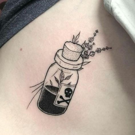 Poison Bottle Tattoo, Poison Bottle, Bottle Tattoo, Tatuaje A Color, Poke Tattoo, Tattoo Cover, Tattoo Meaning, Halloween Tattoos, Mom Tattoos