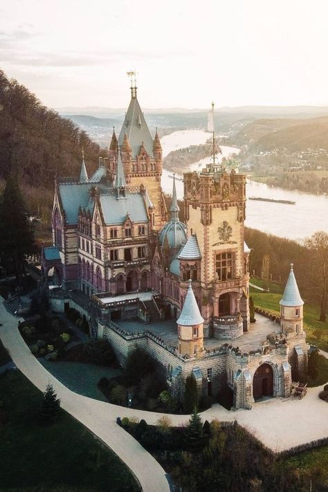 German travel ideas Drachenburg Castle, Castles Of The World, Inside Castles, Real Castles, Castle Germany, Antique Architecture, Villa Style, Hearst Castle, Castle Aesthetic