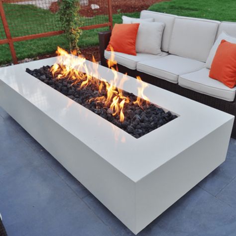 Extend Your Outdoor Living Area with an Elegant Steel Fire Pit It's hard to get people to come outside and enjoy the backyard when it looks so uninviting at night. Nighttime is one of the best times to be outdoors, but it's hard to do that when your backyard looks dull. The Top Fires Coronado Fire Pit is the perfect way to make your backyard more inviting. This fire pit has a low rectangular build made of Powder Coated Steel that is corrosion-resistant. Its elegant look is a great way to give yo Outdoor Fire Pit Ideas, Contemporary Fire Pit, Fire Pit Party, Gas Fire Pits, Outside Fire Pits, Fire Pit Materials, Fire Tables, Fire Pit Ring, Outdoor Fire Pits