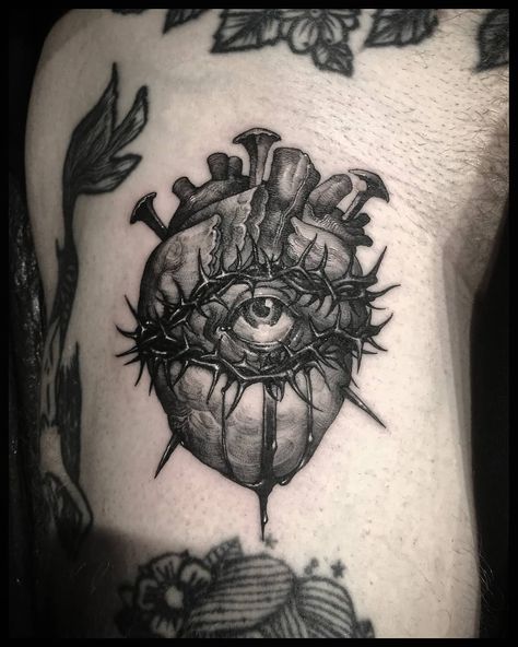 Scarred Heart Tattoo, Black Work Tattoo, Eye Tattoos, Hand And Finger Tattoos, Heart Eye, Work Tattoo, Dark Art Tattoo, Tattoo Me, Dark Tattoo