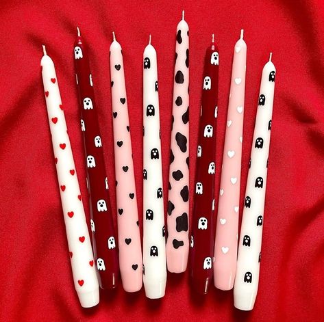 Painted Taper Candles, Candles Halloween, Witchy Candles, W.i.t.c.h Aesthetic, Halloween Acrylic Nails, Cow Spots, Hand Painted Candles, Painted Candles, Candle Craft