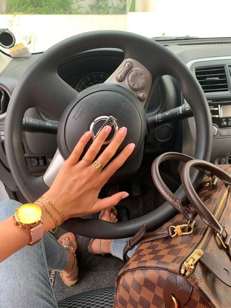 Nails Louis Vuitton, Speedy Bag, Louis Vuitton Speedy Bandouliere, Details Photography, Speedy Bandouliere, New Nails, Dream Lifestyle, Blogger Style, Outfit Combinations