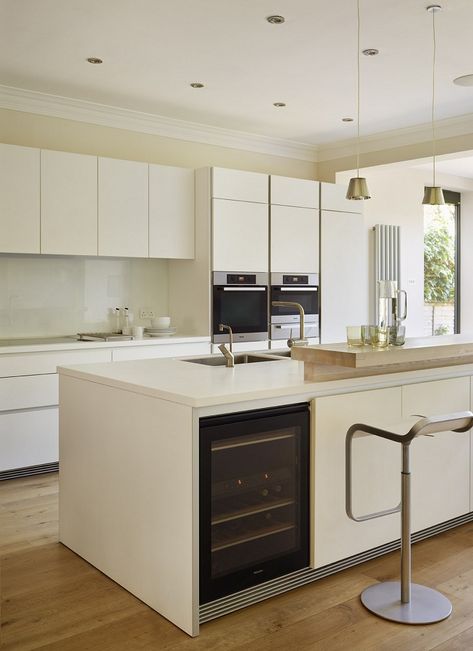 Kitchen Architecture - Home - Simply elegant Kitchen Wine Fridge, Built In Wine Fridge, Bulthaup Kitchen, Kitchen Architecture, Fresh Kitchen, Kitchen Images, Custom Kitchens, Elegant Kitchens, Smart Kitchen