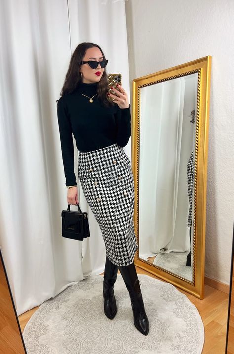 Houndstooth Pencil Skirt and Black Turtleneck Outfit White Pencil Skirt Outfit, Houndstooth Skirt Outfit, Pencil Skirt Outfits Winter, Black Turtleneck Outfit, Pencil Skirt Outfit, Houndstooth Pencil Skirt, Turtleneck Outfit, Classy Outfits For Women, Pencil Skirt Outfits