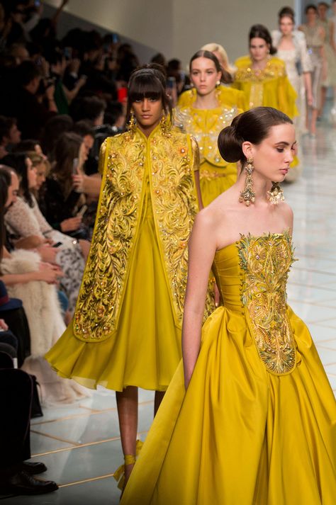 Yellow Gowns, Guo Pei Couture, Compression Tights Woman, China Fashion Week, Zsazsa Bellagio, Guo Pei, Asian Designers, Miuccia Prada, Dreamy Dress