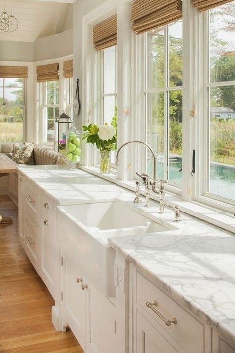 Luxury White Kitchen Design, Kitchen Sink Decor, Model Dapur, Pelan Rumah, Interior Dapur, Kabinet Dapur, Farmhouse Kitchen Design, White Kitchen Design, Farmhouse Sink Kitchen